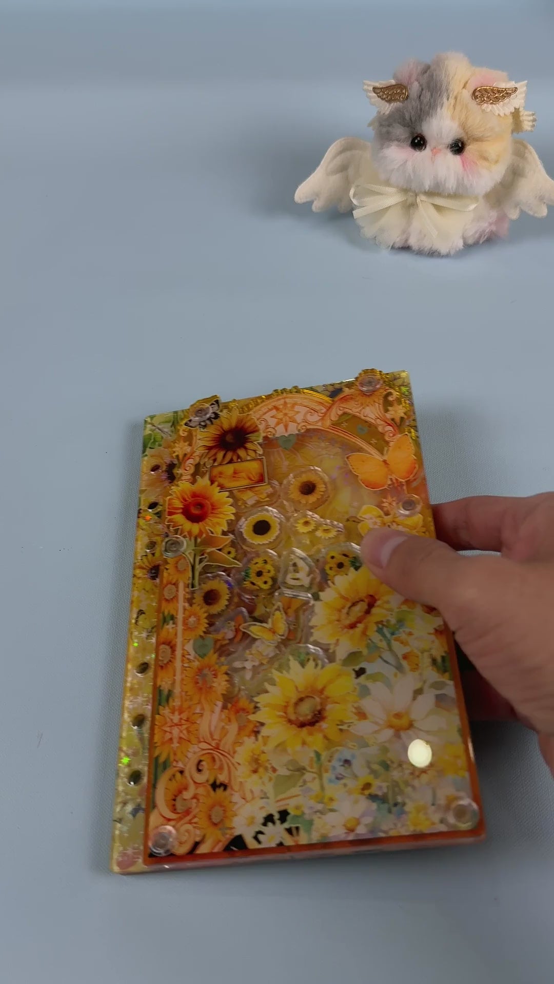 Sunflower Night A6 refillable shaker binder: shake effect and 6-ring refill system